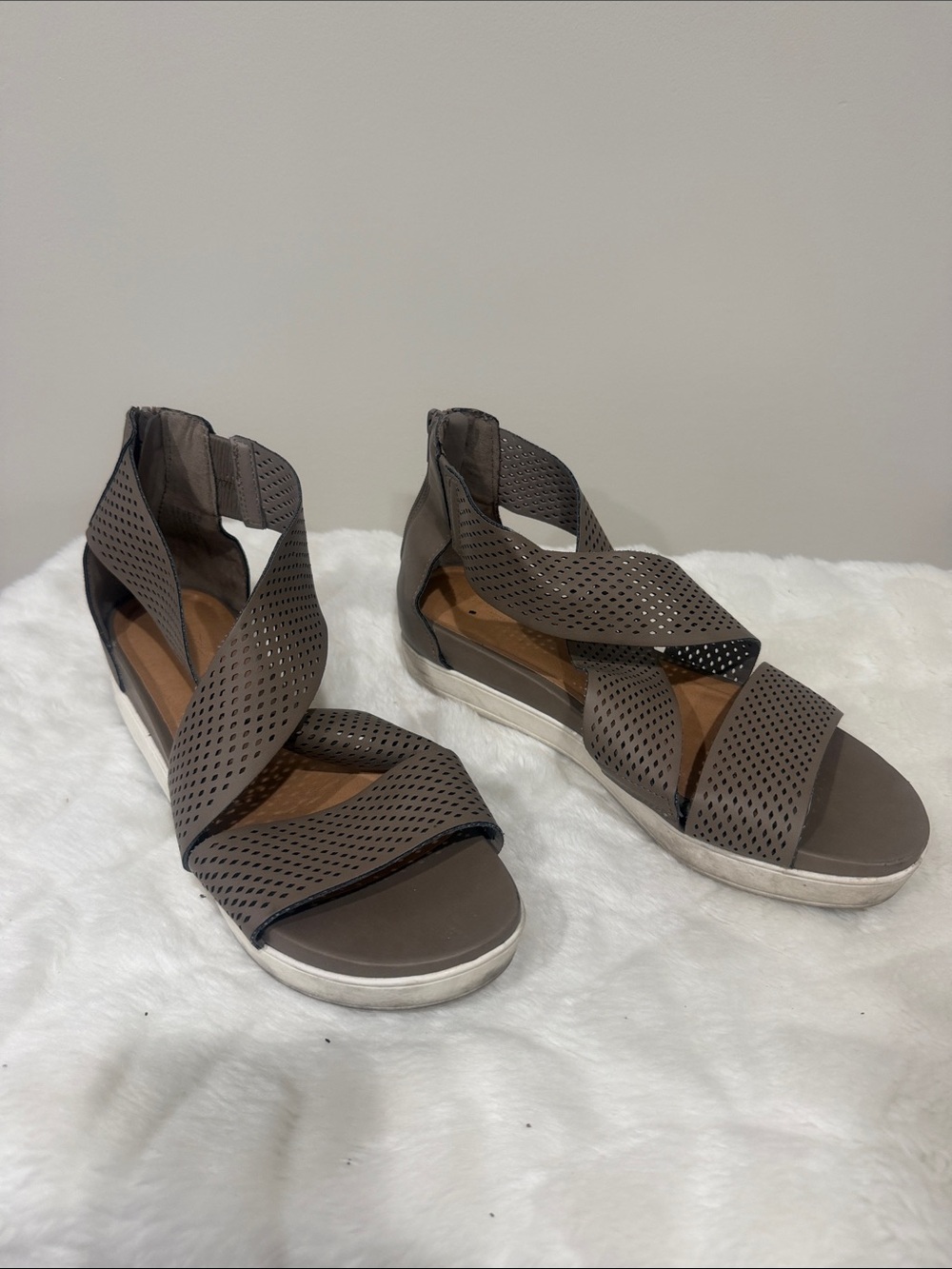 Universal Thread Taupe Perforated Crisscross Zip-Back Sandals